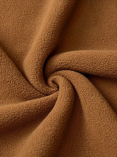 Rickelton I vinterjakke med hætte og forlomme